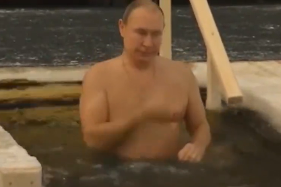 Vladimir Putin se je slekel v kopalke in se nastavil kameri: video je preplavil družbena omrežja (foto: X/Russian Market)