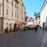 stara Ljubljana center središče turisti ljudje