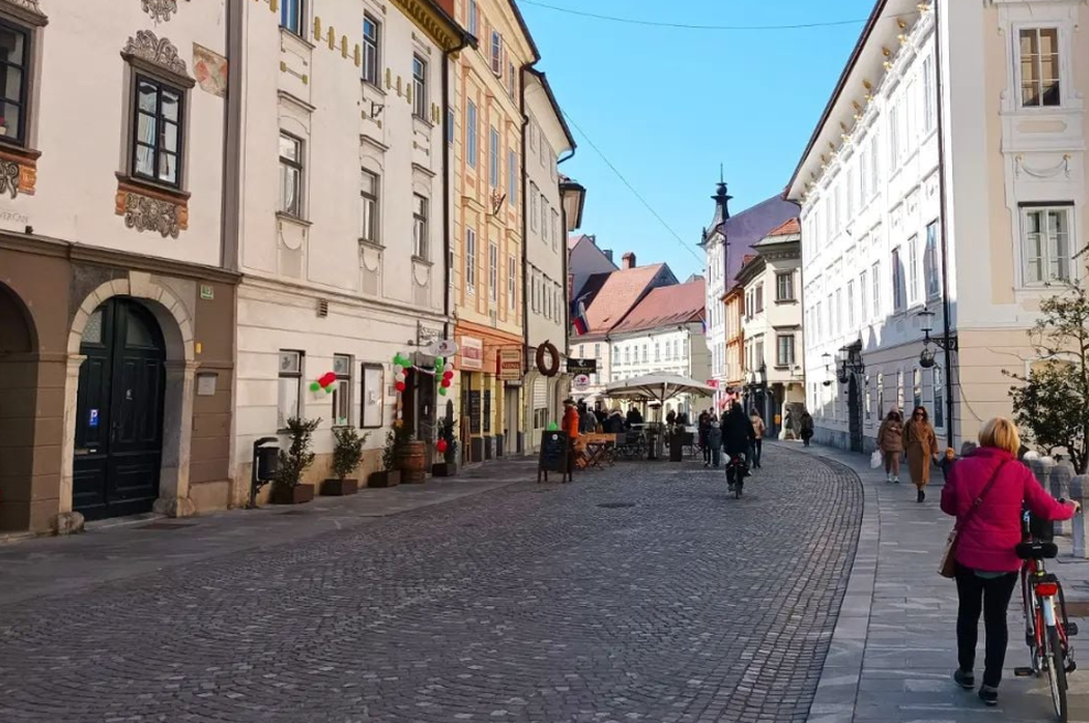 Kupci priljubljene trgovine v središču Ljubljane naleteli na zaprta vrata: razkrivamo, kaj se dogaja (foto: Uredništvo)