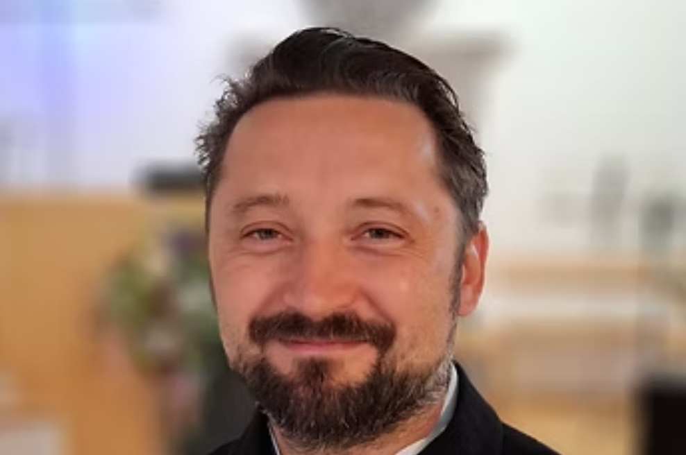 Slovenski duhovnik z neobičajno pridigo v smeh spravil vso cerkev (VIDEO) (foto: Evangeličanska cerkvena občina Novo mesto)