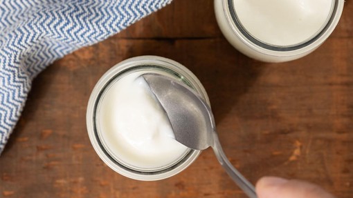 Tako pripravite domači probiotik, ki čisti črevesje (preprečuje tudi prebavne težave)