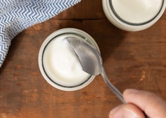 Tako pripravite domači probiotik, ki čisti črevesje (preprečuje tudi prebavne težave)