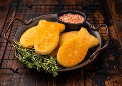 Imate radi ribje palčke in so te vsaj občasno na vaši mizi? Potem je dobro vedeti, kaj pravzaprav jeste (in ni tisto, kar si mislite)