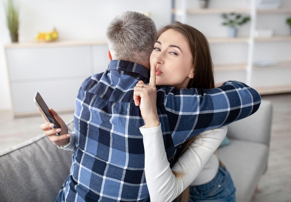 Ste se kdaj vprašali, zakaj nekaterim ljudem uspeva sedeti na dveh stolih hkrati, ne da bi pri tem izgubili ravnotežje? …