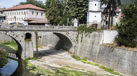 voda reka struga susa zaloge clovestvo planet zemlja kriza opozorilo tezave