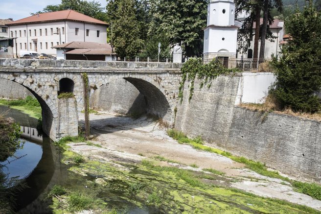 voda reka struga susa zaloge clovestvo planet zemlja kriza opozorilo tezave