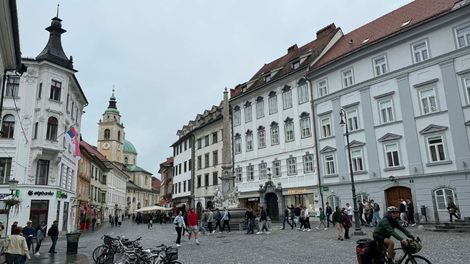 stara Ljubljana center središče turisti ljudje