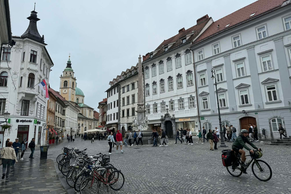 stara Ljubljana center središče turisti ljudje