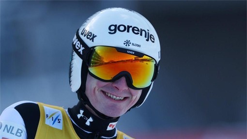 Domen Prevc vodi po prvem dnevu SP: slovenski as prvi favorit za zlato medaljo