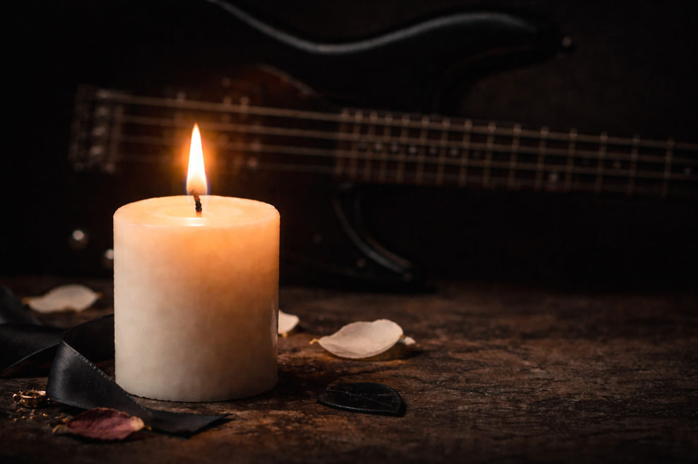 Umrl je član legendarne zasedbe, ki je posnela ene največjih rock uspešnic vseh časov (foto: ChatGPT)