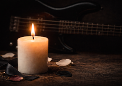 Umrl je član legendarne zasedbe, ki je posnela ene največjih rock uspešnic vseh časov