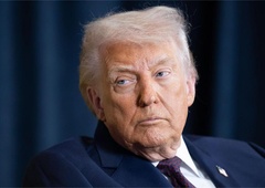 Je kamera ujela trenutek, ko se je Donald Trump pred novinarji podelal v hlače? Ta zvok je šokiral vse (VIDEO)