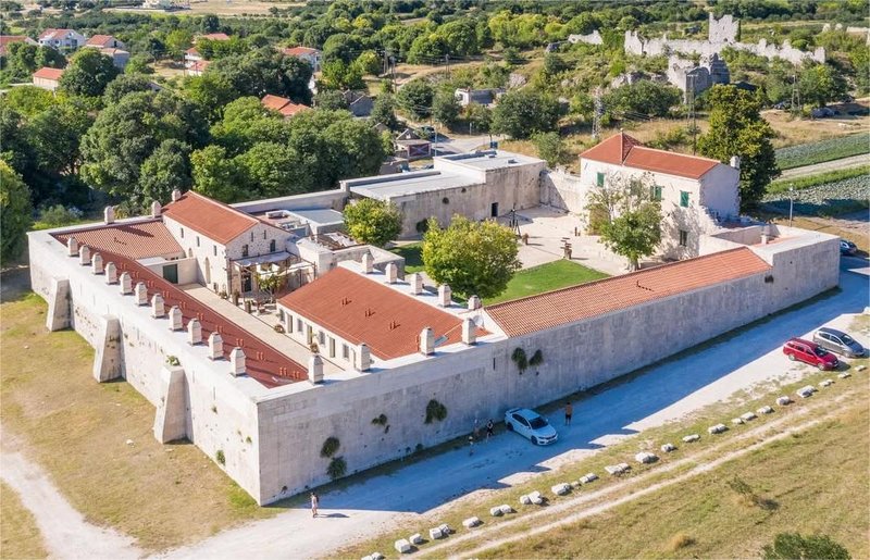 Partner znane Slovenke živel pravljico, zdaj pa težavam ni videti konca: delavci odhajajo, plač ni od nikoder ...