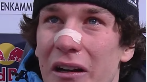 Zmagovalec prestižnega smuka po tekmi planil v jok: "Vem, da me gleda iz nebes"