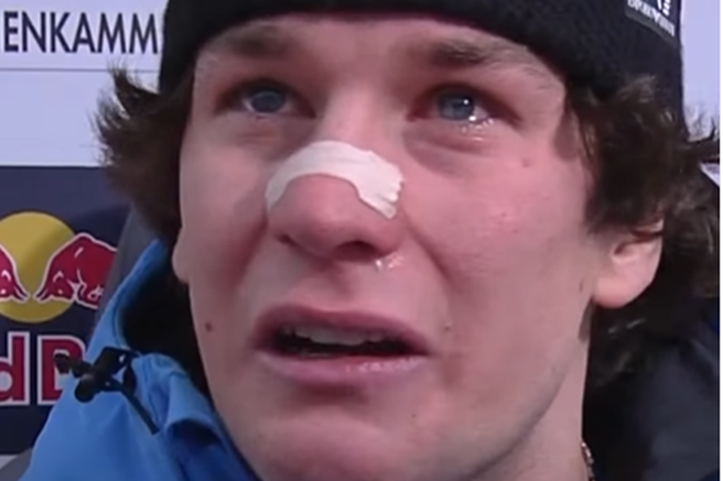 Zmagovalec prestižnega smuka po tekmi planil v jok: "Vem, da me gleda iz nebes"