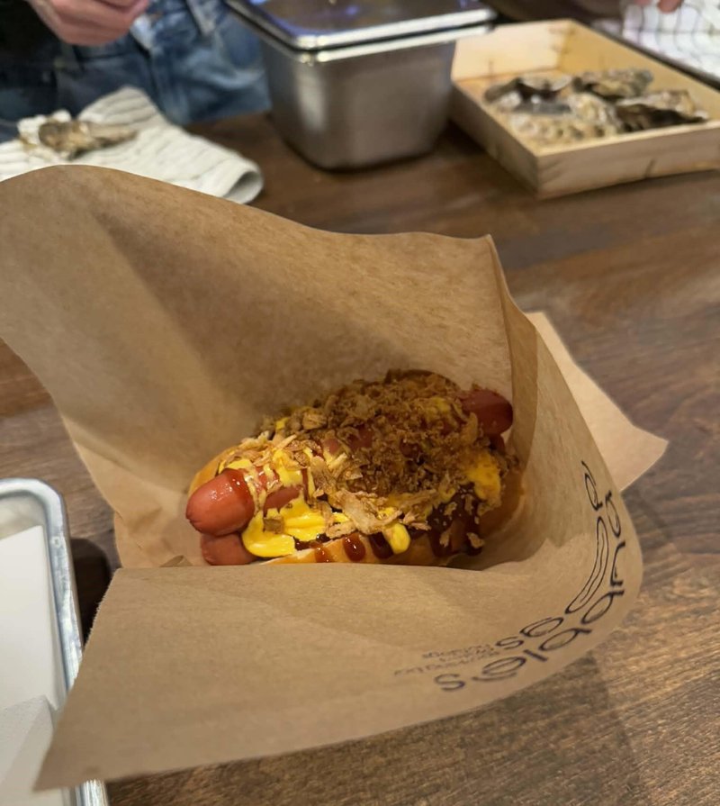 Bubble's Dogs lokal bar hot dog Ljubljana