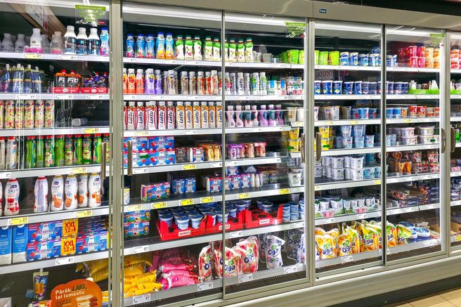 jogurti hladilnik trgovina