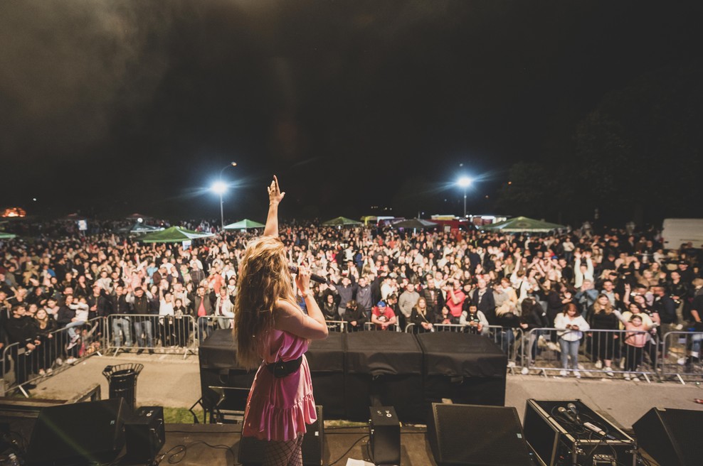 Po porodu hčerke se znana slovenska pevka vrača na odre (VIDEO) (foto: Osebni arhiv Nine Donelli)
