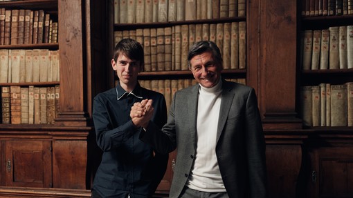 V podkastu navdiha Peter Andolšek, dvakratni olimpijski prvak v znanju o vesolju, umetni inteligenci in zakaj so znanstveniki nevidni