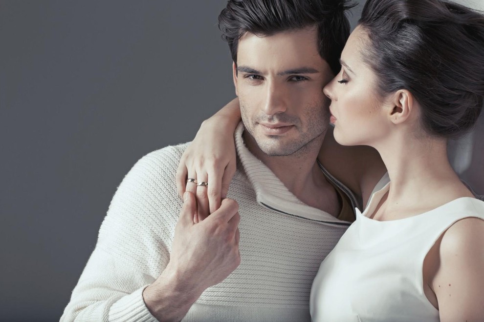 Škorpijon – popolna samokontrola in manipulacija Če kdo zna ohraniti skrivnost, je to škorpijon. Vladavina Plutona jim daje naravno nagnjenost …