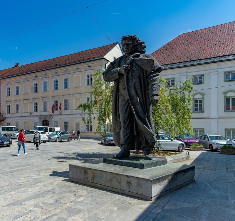 Kranj Preseren kip