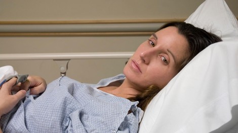 rak bolezen zenska zdravje bolnica postelja spanje utrujenost onkolog obraz bolezni