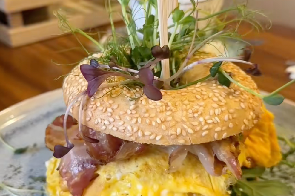 Ljubljančani pravijo, da je ta novo odprta restavracija trenutno najboljša izbira za zajtrk (foto: TikTok/yummyavanture/posnetek zaslona)