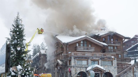 Zagorel luksuzen hotel: gasilci se še vedno borijo z ognjem (FOTO)