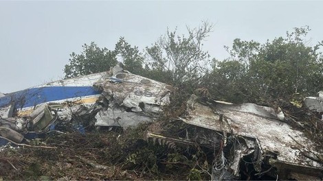 Grozljiva letalska nesreča: umrli vsi na krovu, med njimi tudi poslanec (FOTO)
