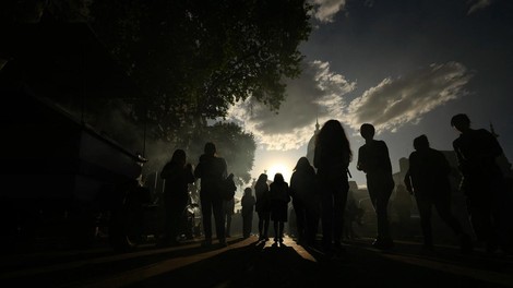 kolobarjasti soncev mrk 17 februar 4 znamenja horoskop spremembe zodiak zvezde