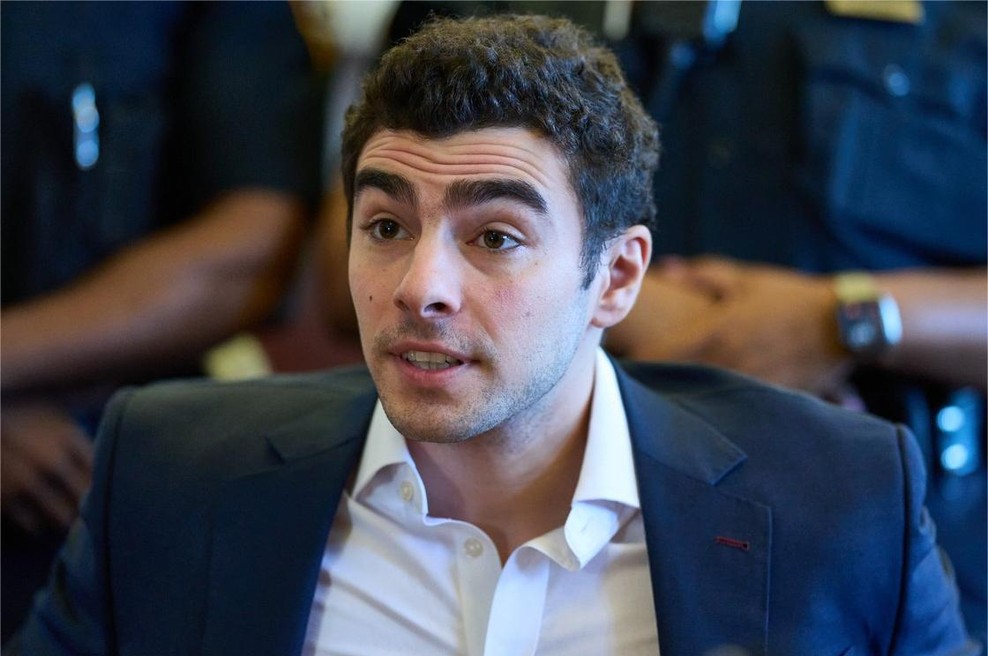 Moški želel iz zapora rešiti slavnega Luigija Mangioneja: policisti so v njegovi torbi našli nekaj nenavadnega (foto: Profimedia)