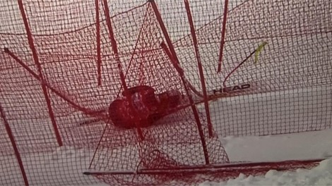 Grd padec Lindsey Vonn: 41-letnica je obležala na snegu (VIDEO)