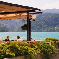 Bled Blejsko jezero restavracija turistke