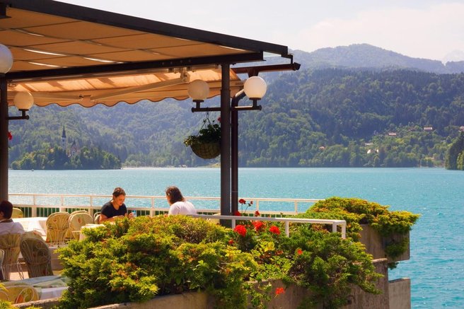 Bled Blejsko jezero restavracija turistke