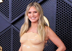 Obleka, ki je zmedla vse: mislili so, da je gola, ena stvar pa je še posebej izstopala in o njej so govorili vsi (FOTO)