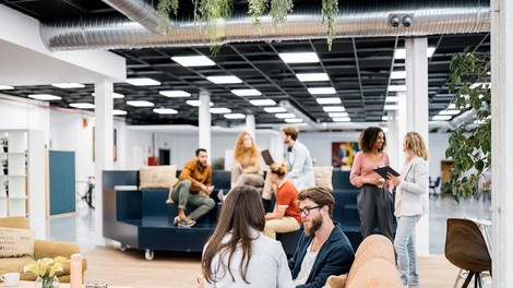 Vaše mnenje šteje: glasujte za najuglednejše delodajalce 2025 in osvojite najnovejši Apple iPhone