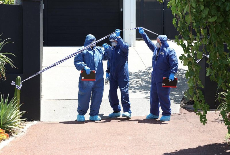 Družinska tragedija, ki je pretresla državo: starša ubila avtistična sinova, nato sodila še sebi