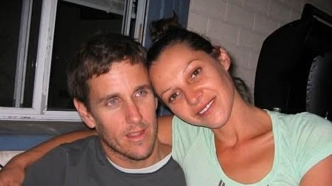 Družinska tragedija, ki je pretresla državo: starša ubila avtistična sinova, nato sodila še sebi