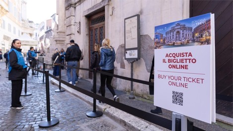 Turisti se požvižgajo na nova pravila: za vstopnino nočejo niti slišati, oblastem grenijo vsakdan