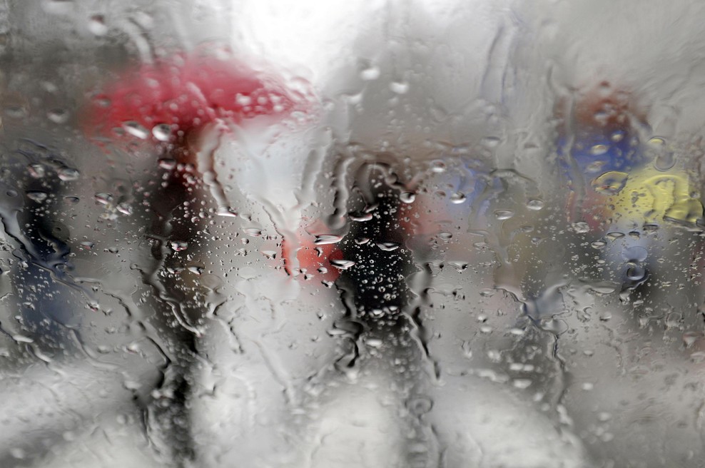 Znano je, kako dolgo bo še deževalo: Arso opozarja pred nevarnostjo (foto: Tina Kosec/Bobo)