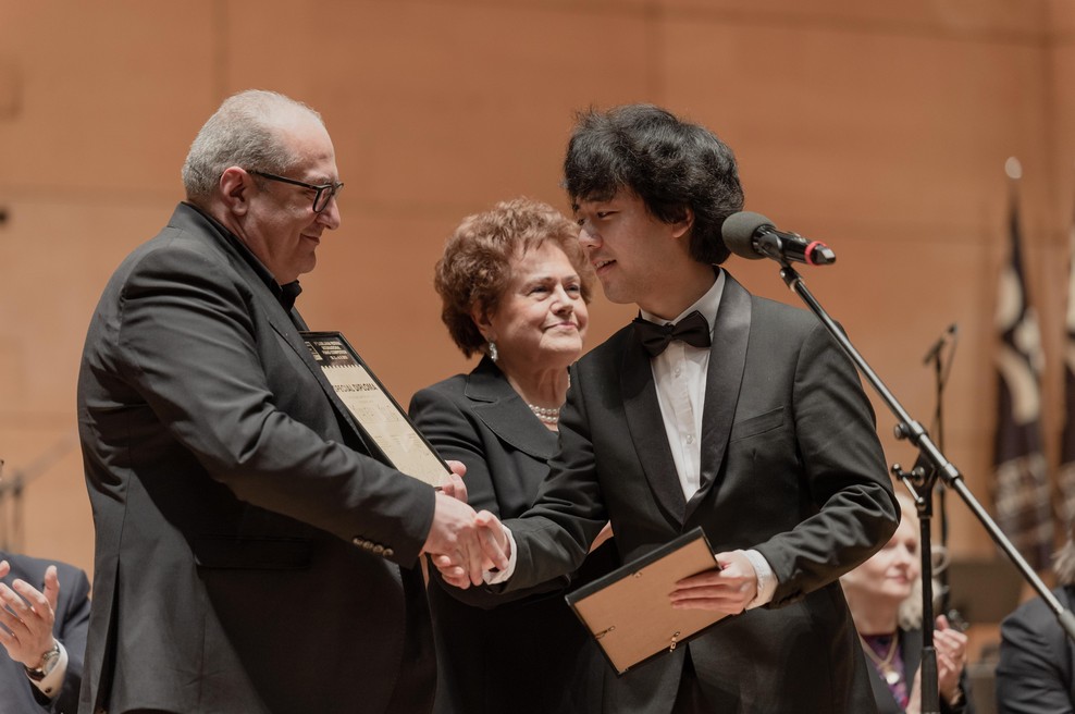 6 finalistov na velikem odru: zaključek mednarodnega klavirskega tekmovanja festivala Ljubljana (foto: Festival Ljubljana)