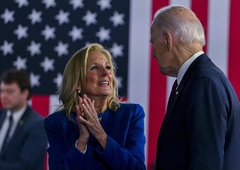 Hude obtožbe: se je soproga nekdanjega predsednika ZDA Joeja Bidna poročila z morilcem?