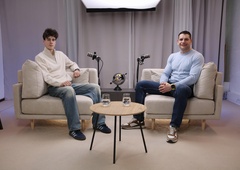 Med družino, športom in političnimi igrami: Zoran Stevanović v podkastu Tvoj glas 26 o politiki, ki išče resnico