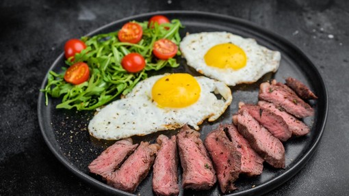 12 mesecev je jedel samo jajca in rdeče meso: po letu dni nihče ni mogel verjeti, kaj se je zgodilo z njim