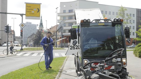 "Pljuvanje, uriniranje, žvečilni, odpadki, bruhanje ..." Ljubljančani groženi nad stanjem ljubljanskih ulic