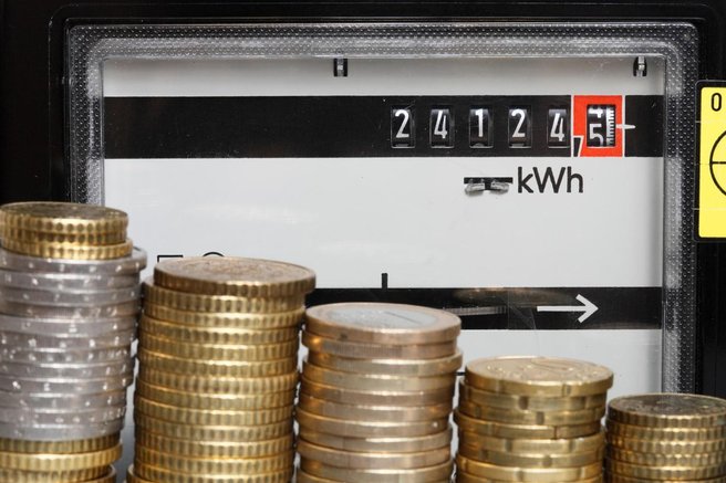 elektrika racun internet ruter stroski denar dom kriza racun izdatki kaos