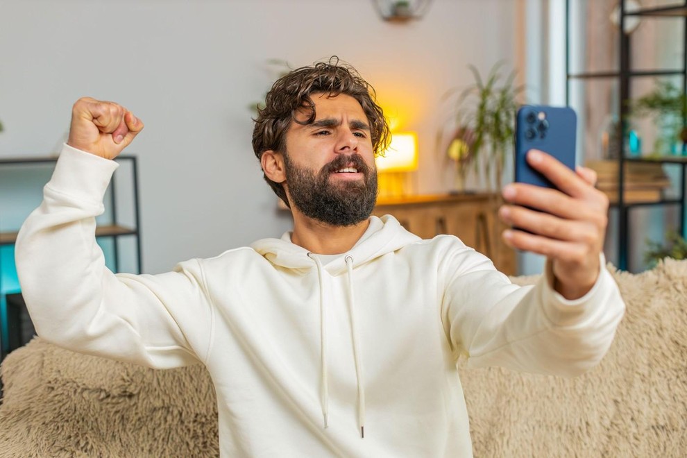 Drugo znamenje, ki stopa pod žaromete sreče, je rak. Vi ste predolgo nosili tuja bremena na svojih ramenih in ob …