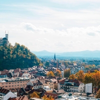 ljubljana mesto slovenija prestolnica glavno mesto panorama zelezniska postaja dela kaos promet