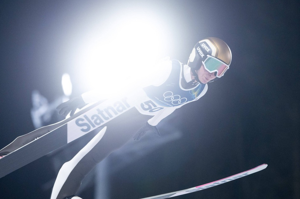 Prvi dan, prva kolajna! Slovenija je že na nogah, Nika Prevc si je okrog vratu nadela srebrno kolajno! (foto: Profimedia)