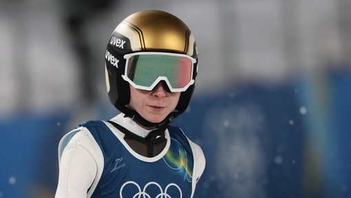 Skrušena šampionka s solzami v očeh - Nika Prevc z besedami, ki so kot nož v vsako srce: "Ko te povozi …"